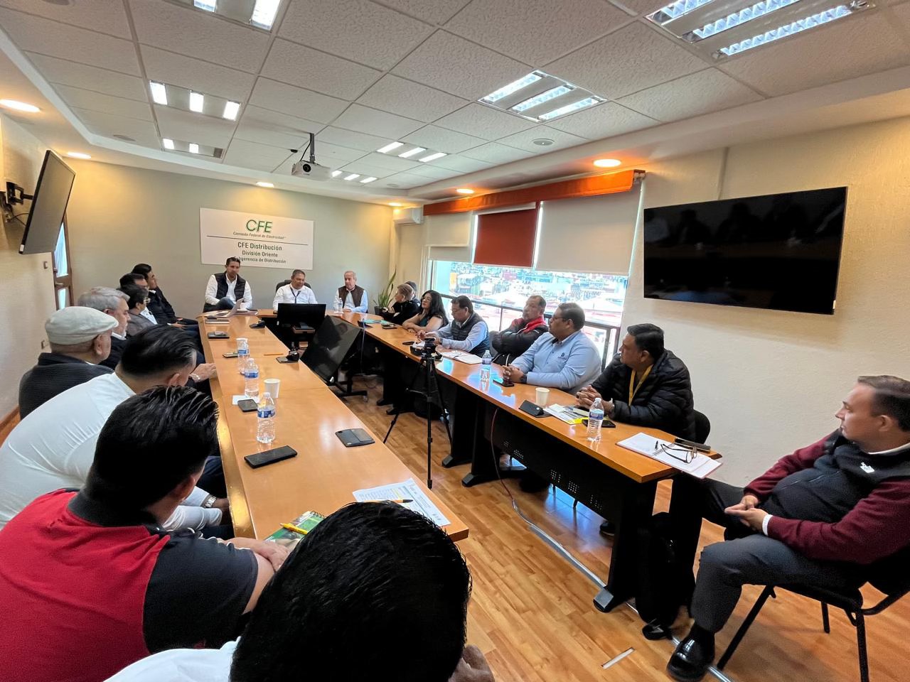 Reunión de trabajo con Subgerente de Distribución División Oriente de CFE
