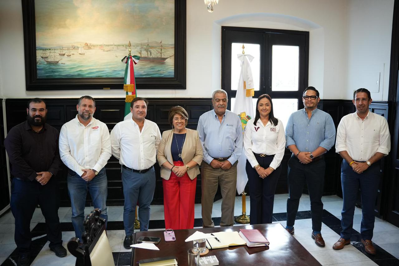 Reunión de trabajo con la Mtra. Rosa María Hernández Espejo, Presidenta Municipal de Veracruz